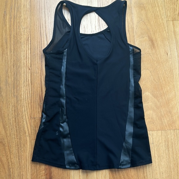 90 Degrees Sport Tank - Picture 5 of 5